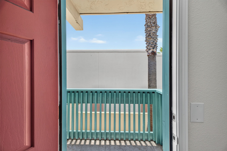 Others 5, Seaside Inn, Monterey