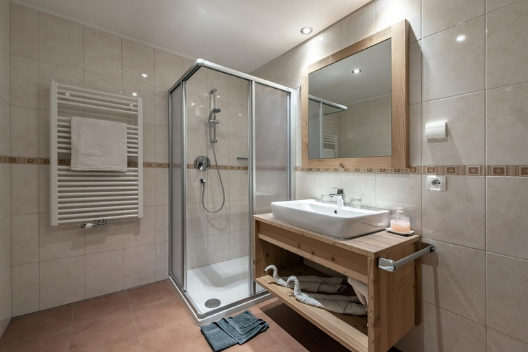 Bathroom 3, Der Brunnerhof, Bolzano