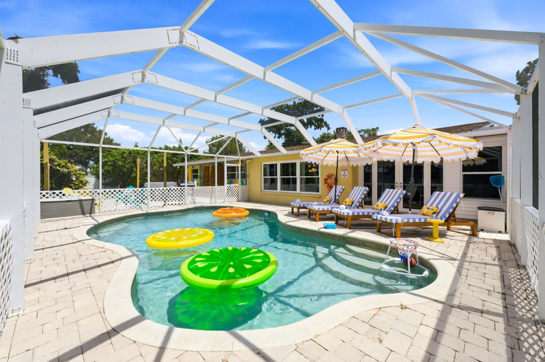 Room 2, Bradenton Vacation Haven Pool Hot Tub Arcade, Manatee