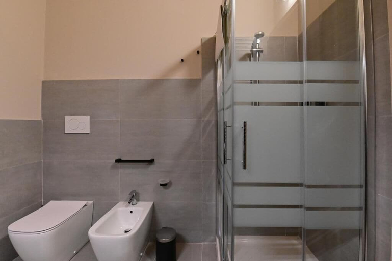 Bathroom 5, Baita Solaria, Macerata