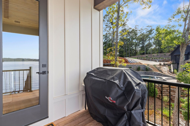 Room 2, Luxe Lake Martin Home Pool Hot Tub Boat Dock, Tallapoosa