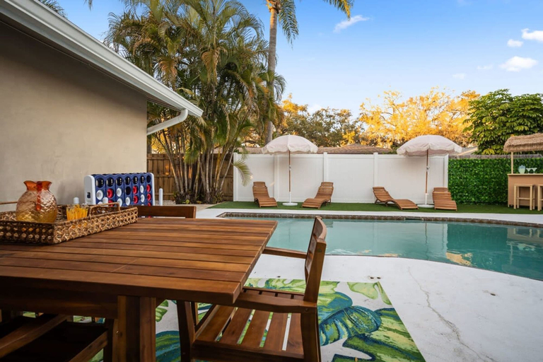 Room 4, Heated Pool Game Room Putt Putt Pet Friendly, Pinellas
