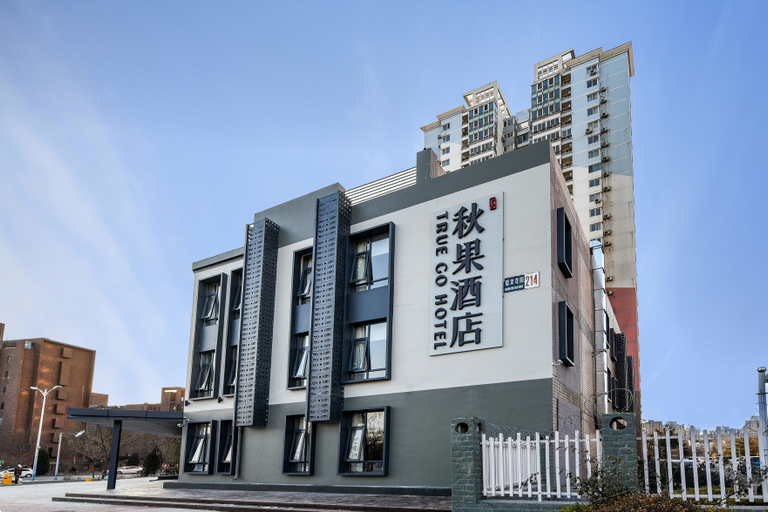 Exterior & Views