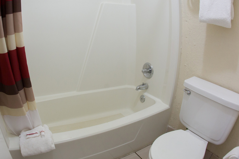 Bathroom 4, Red Roof Inn Ardmore, Carter