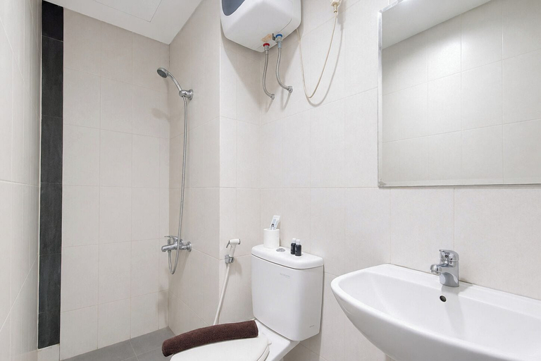 Bathroom 5, Comfortable And Simple 2Br At Apartment Skyland Jatinangor, Sumedang