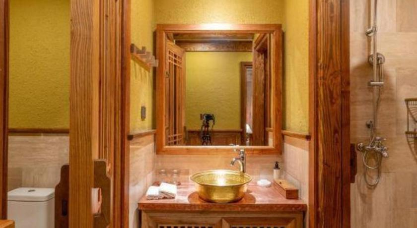 Bathroom 4, Songtsam Meili, Dêqên Tibetan