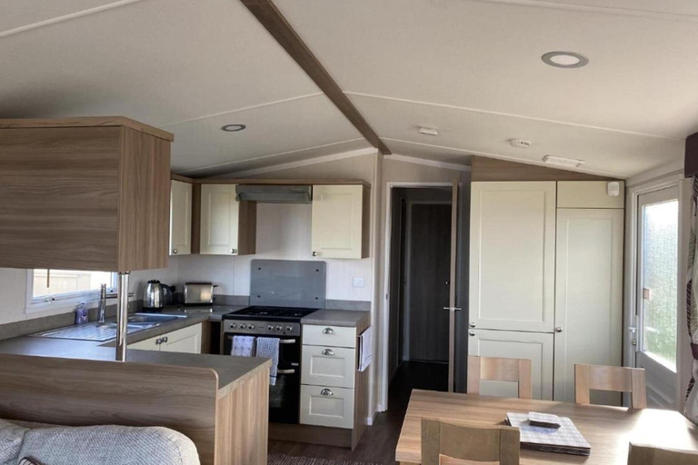 Private kitchen, Cabin Sleeps 6 With Parking - Pets Welcome, North Yorkshire
