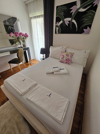 Room 5, Casa Carmel, Split