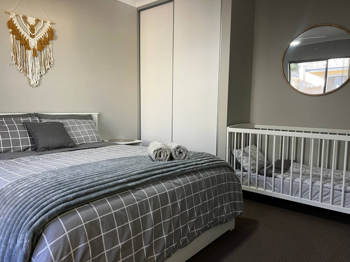 Room 5, Transit Nest - A 2brm Sepal Stay, Perth