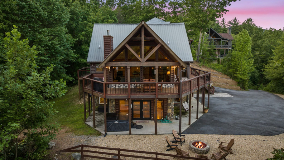 Room 3, Mountain Views Hot Tub Pool Table Firepit Games, Fannin