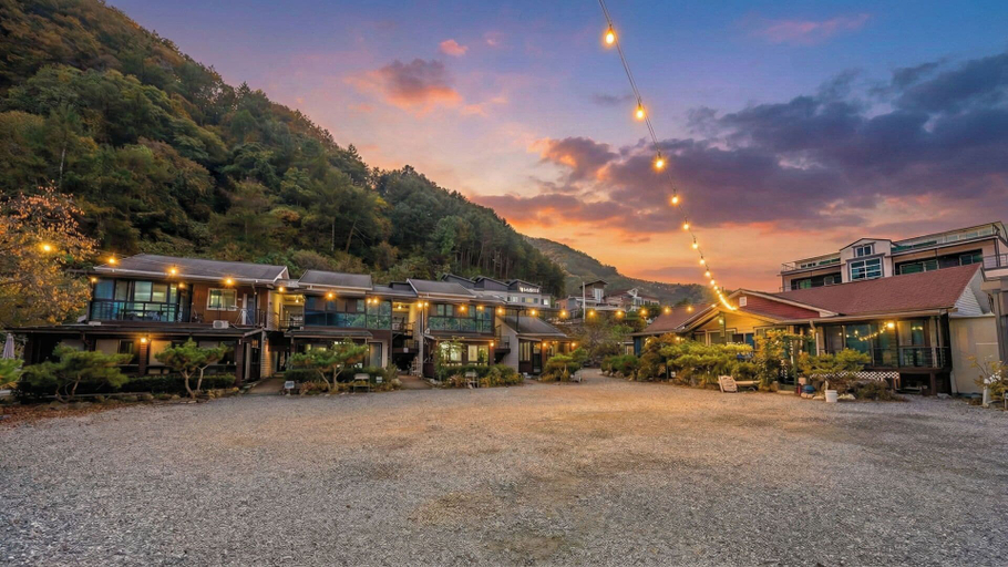 Exterior & Views 2, Gapyeong Amor Pension, Gapyeong