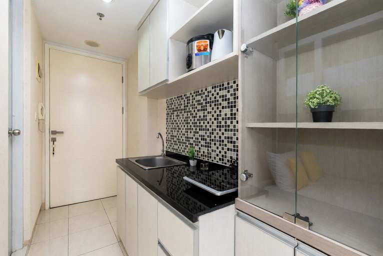 Interior 4, Homey And Neat Studio Room At Apartment Springlake Summarecon Bekasi, Bekasi