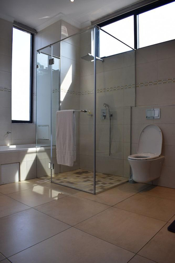 Bathroom 5, Mythos Hotel, Nyarugenge