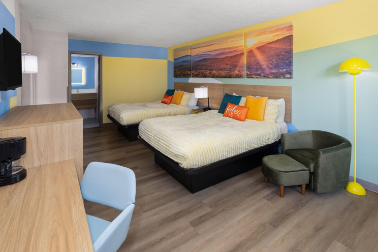 Bedroom 4, Days Inn by Wyndham Pigeon Forge Parkway, Sevier