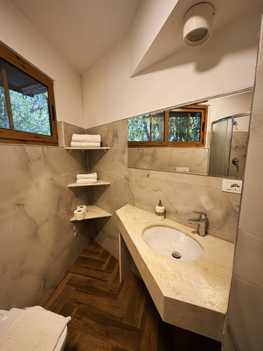 Bathroom 3, Hotel Legjenda, Shkodrës