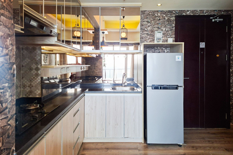 Private kitchen 5, Spacious With Contemporary Look 1Br Apartment At Casa De Parco, Tangerang