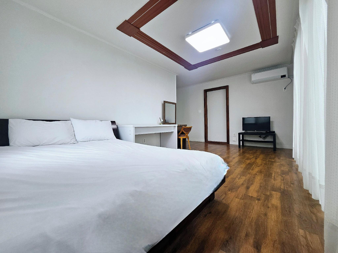 Bedroom 2, Jeju Ocean Vill, Jeju