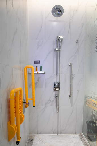 Bathroom 3, Hampton by Hilton (Guangzhou Baiyun Avenue North), Guangzhou