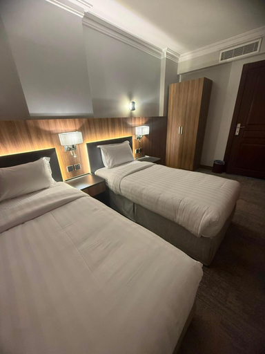 Bedroom 4, Ewan Dar Al Hijra Hotel, Al Madinah Al Munawwarah