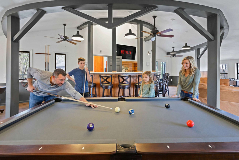 Room 2, Mountain View - Rooftop Patio - Theater - Games, Sevier