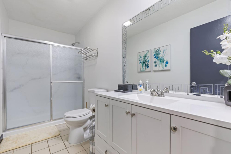 Bathroom 3, Noir Manor, Sevier