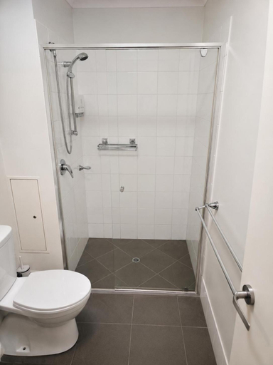 Bathroom 4, Gladstone City Central Apartment Hotel, Gladstone