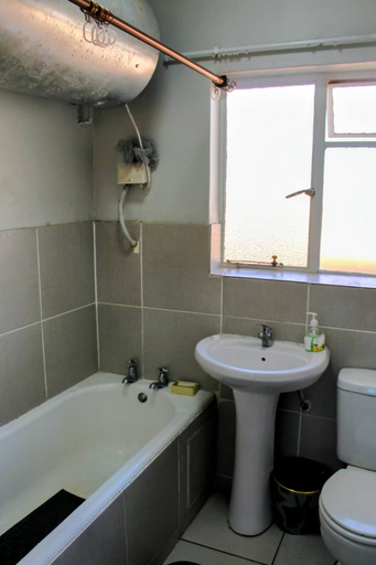Bathroom 5, A Penthouse Room in Downtown Bloemfontein, Mangaung