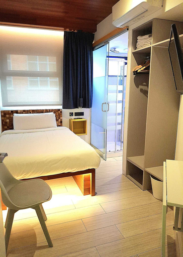 Room 2, Far Home Suites, Madrid
