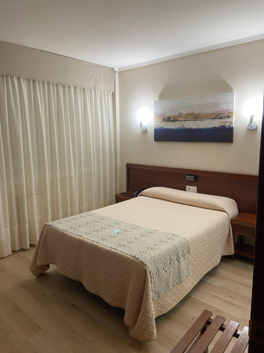 Bedroom 2, Hotel Almendra, A Coruña
