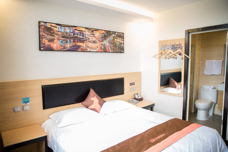 Bedroom 2, Junyi Chain Hotel (Yangzhou Slender West Lake Siwangting Road Branch), Yangzhou