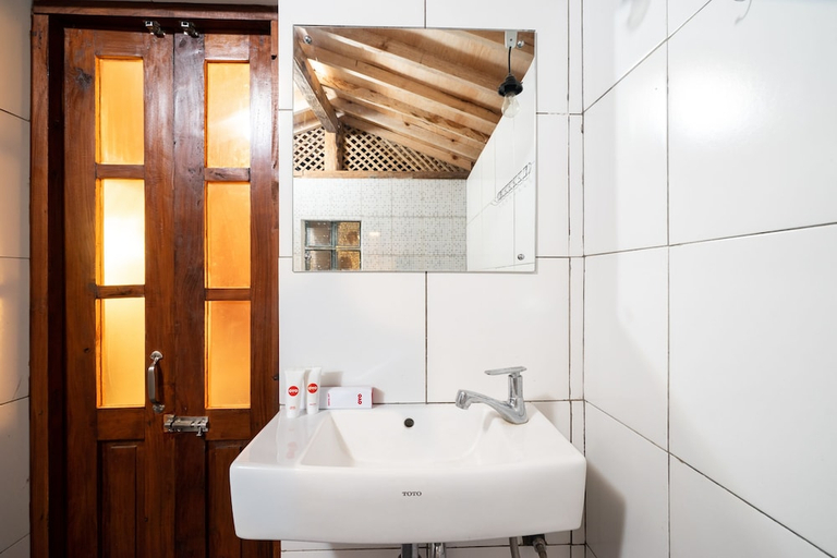 Bathroom 4, OYO 2393 Omahe Nawung, Magelang