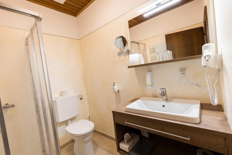 Bathroom 5, Alpenhotel Ensmann, Scheibbs