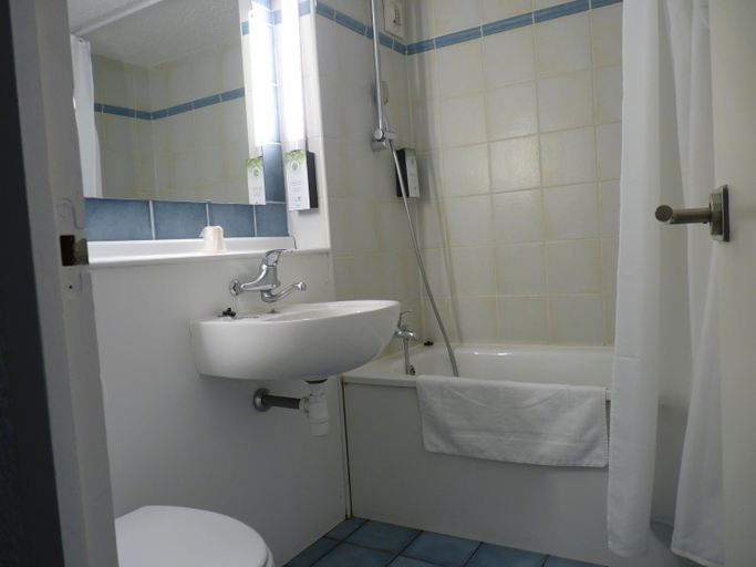 Bathroom 5, Kyriad Direct Le Havre Est - Gonfreville, Seine-Maritime