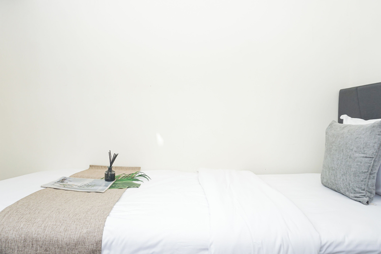 Room 2, Cozy Stay 2Br At Apartment Meikarta District 2, Cikarang