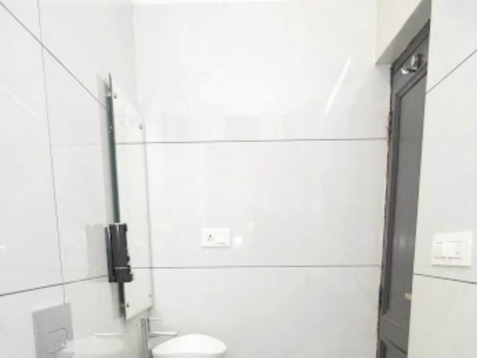 Bathroom 4, Hotel Sunder Palace, Dehradun