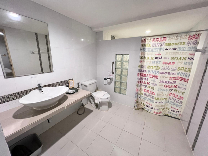 Bathroom 4, The Terrace Hotel, Muang Nakhon Si Thammarat