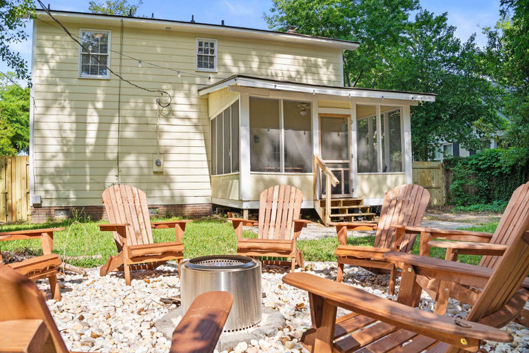 Room 2, Near USC Downtown Fire Pit Dog Friendly, Richland