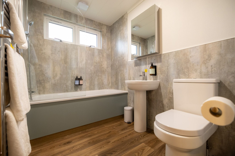 Bathroom 5, Lost Shore Surf Resort, Edinburgh