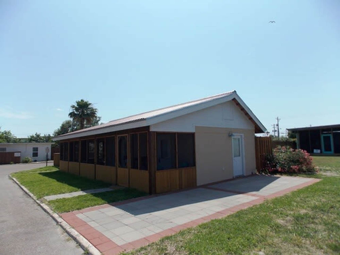Others 4, RNR Cottage- Screen Porch Pet Friendly, Nueces