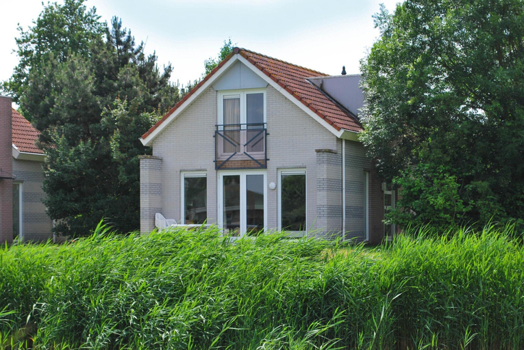 Exterior 2, Waterfront Makkum Bungalow With Jetty, Wûnseradiel