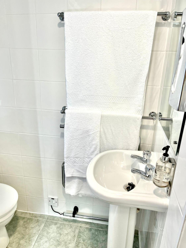 Bathroom 4, Clifton Court Hotel, Lancashire