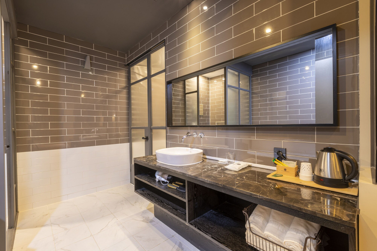 Bathroom 2, Sorgente Business Hotel, Sasang