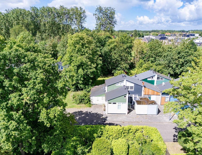 Others 4, Nice Holiday Home in Quiet Park near Veerse Meer, Noord-Beveland