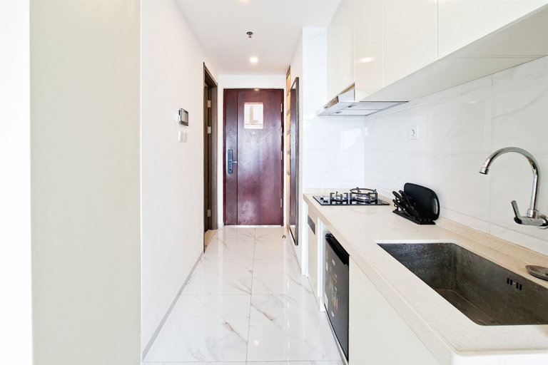 Private kitchen 2, Cozy Well Located Studio Room At Apartment Sky House Bsd, Tangerang Selatan