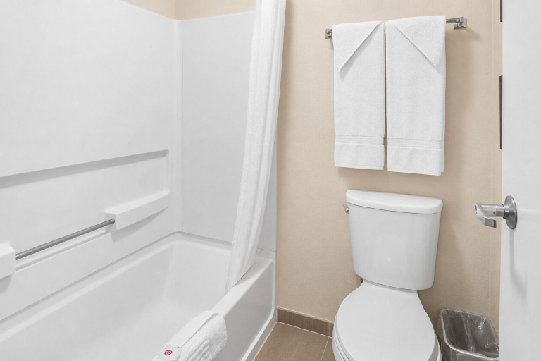 Bathroom 4, Comfort Inn Columbia Gorge, Wasco