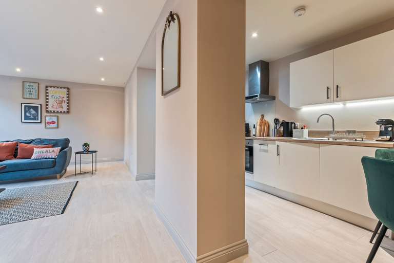 Room 4, Hartley Hill Gem - Modern Apartment Near Leeds Centre, Leeds