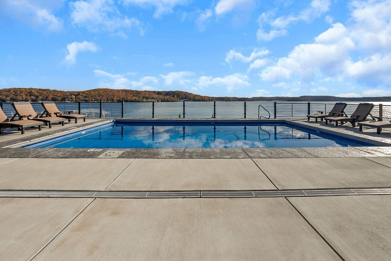 Room 5, Sunrise Beach Private Dock Pool, Camden