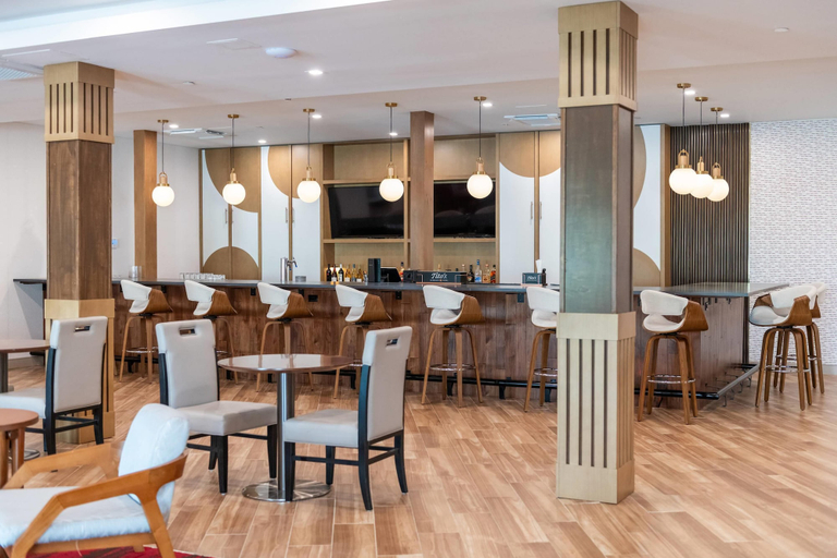 Food & Drinks 5, Cambria Hotel & Suites Plymouth, Plymouth