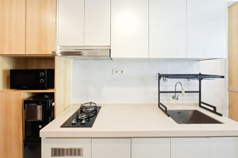 Private kitchen 3, Modern Comfy 2Br Sky House Bsd Apartment, South Tangerang