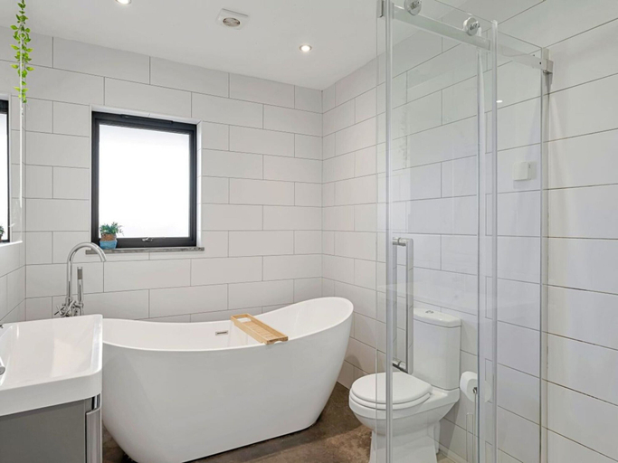 Bathroom 2, Bay House With Sea Views, Cornwall